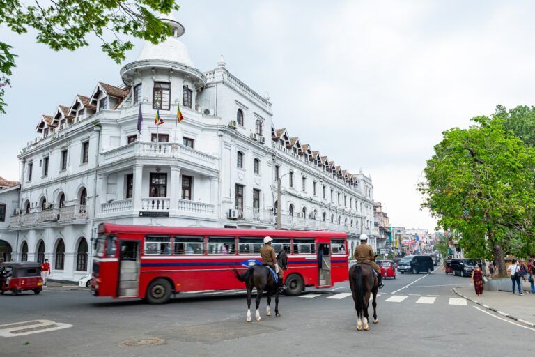 Kandy,,Sri,Lanka,-,December,01,,2016:,Public,Traffic,At
